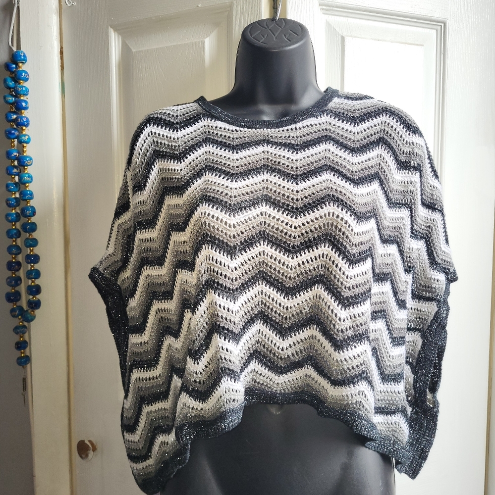 Knit Zigzag Crop Top. Light Weight Great over Button Down Shirt